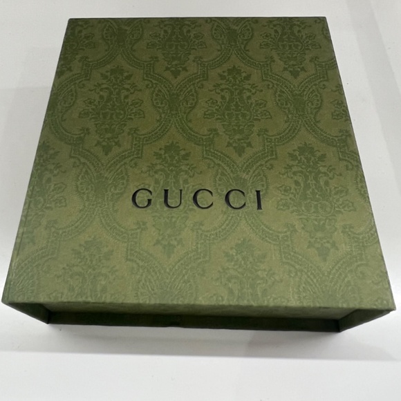 Red  Gucci belt - Picture 3 of 5